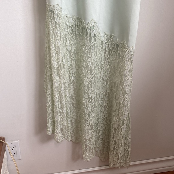 Stunning Jianini mint green maxi gown size 12 with matching wrap. Gorgeous!! - Picture 7 of 16